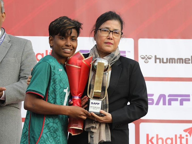 সর্বোচ্চ গোলদাতা ও টুর্নামেন্ট সেরার জোড়া পুরস্কারে উজ্জ্বল আলপি