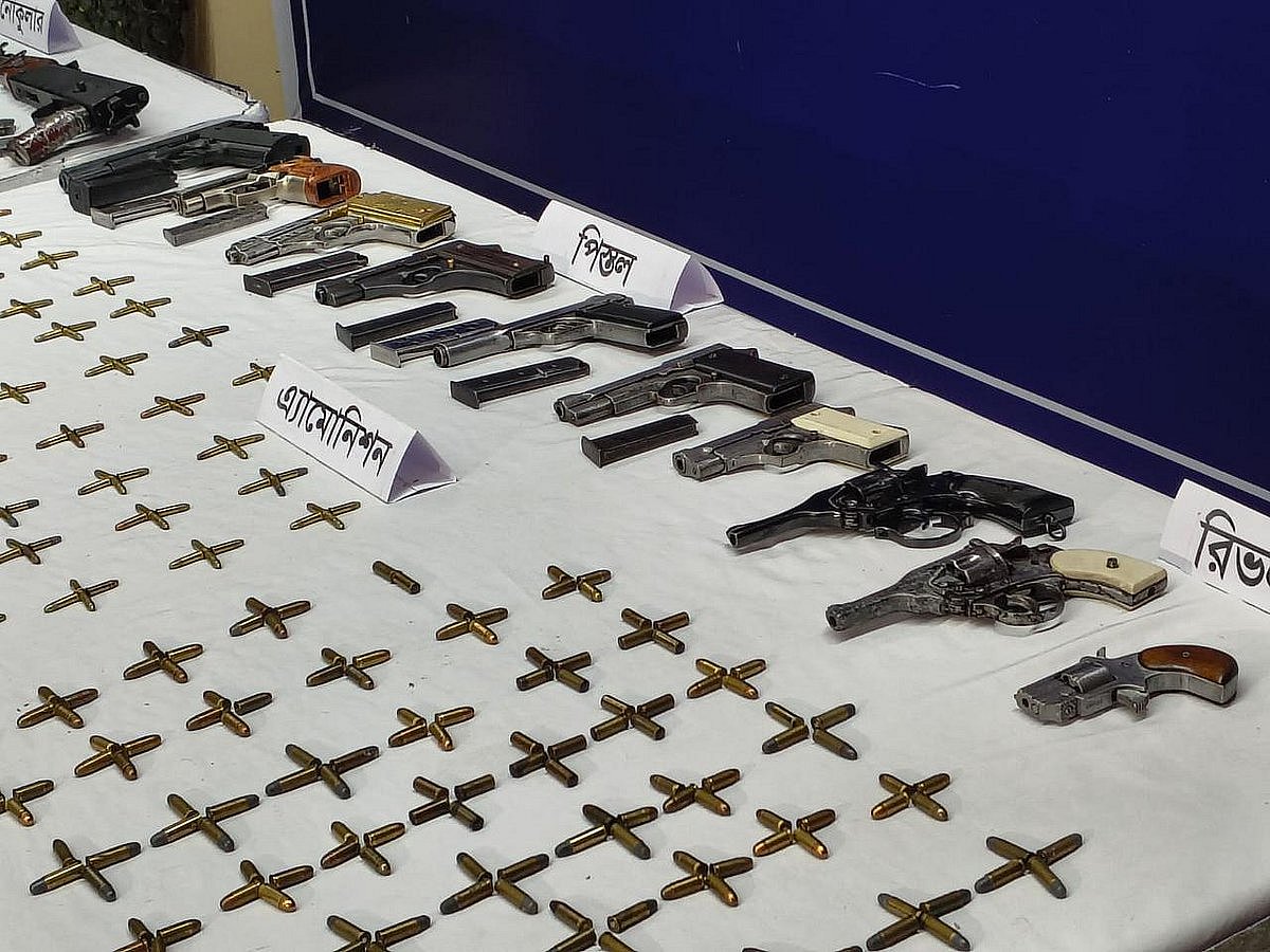 এক বাড়িতে এত অস্ত্র, দীপু গ্রেপ্তার