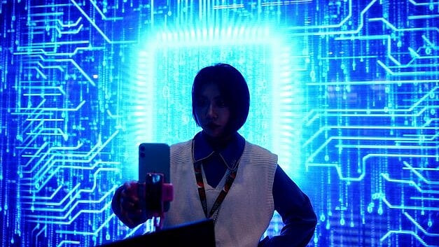 প্রযুক্তি ও প্রাসঙ্গিকতা: কেন দেশে থাকা জরুরি