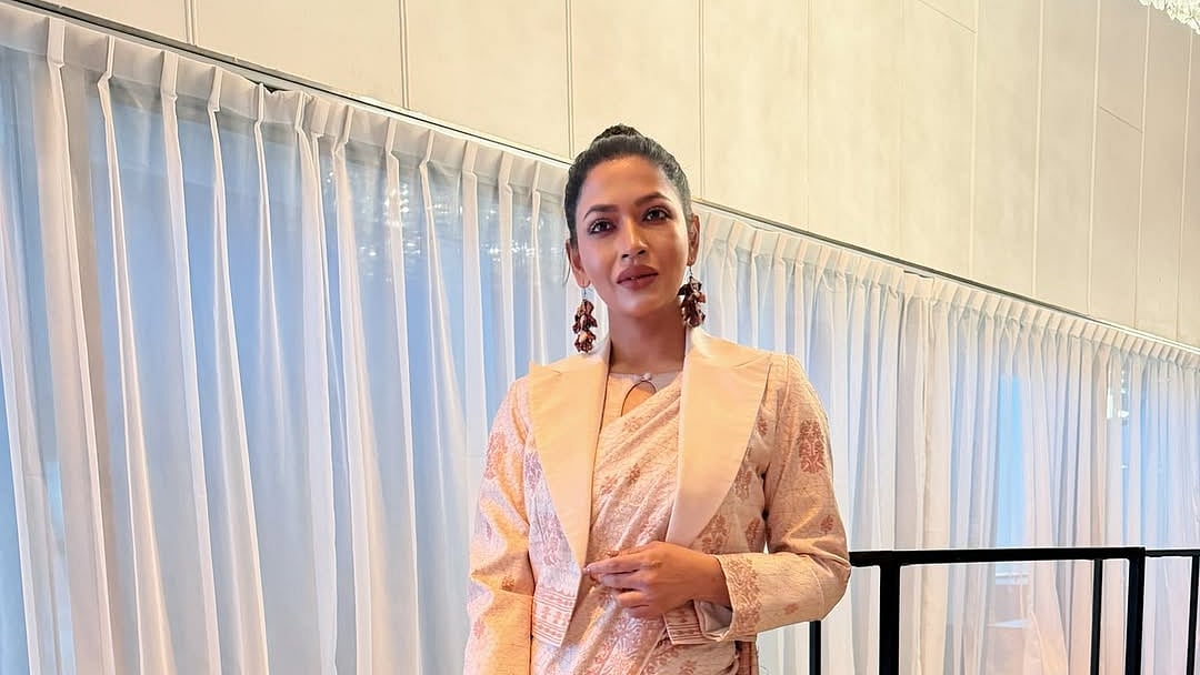 নকশিকাঁথার শাড়িতে বাঁধন, দেখুন ছবিতে