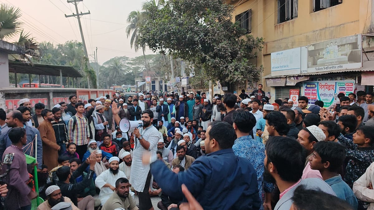 বাউফলে জামায়াত-বিএনপি সংঘর্ষে অর্ধশত আহত, হাসপাতালে ভর্তি ২৫ জন