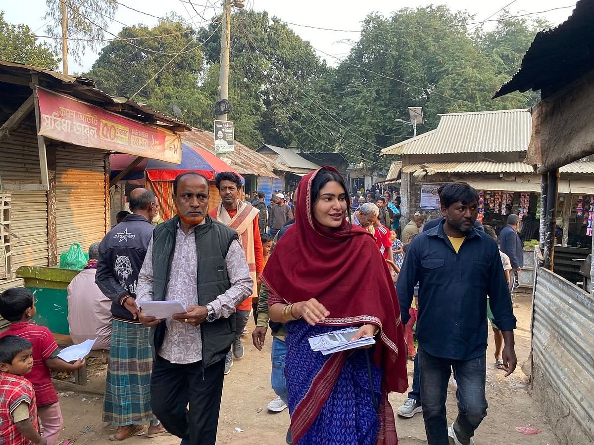 ‘বিদ্রোহী’র চাপে বিএনপির রেজা কিবরিয়া, ভোটের মাঠে পাশে আছেন স্ত্রী