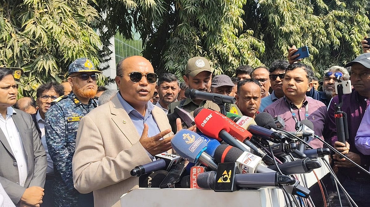 চেয়ারম্যান বললেন, বন্দর সচল, বাস্তবে দেখা গেল ভিন্ন চিত্র