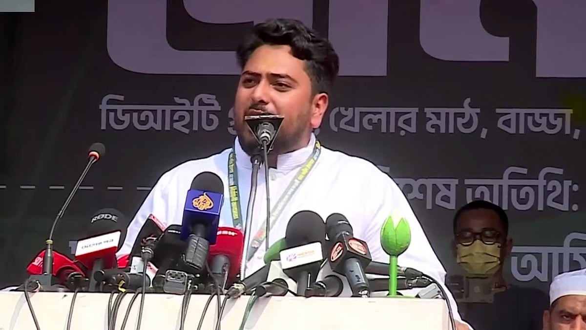 একটি দল বাংলাদেশকে বিপদগ্রস্ত করার পরিকল্পনা নিয়ে এগোচ্ছে: নাহিদ ইসলাম