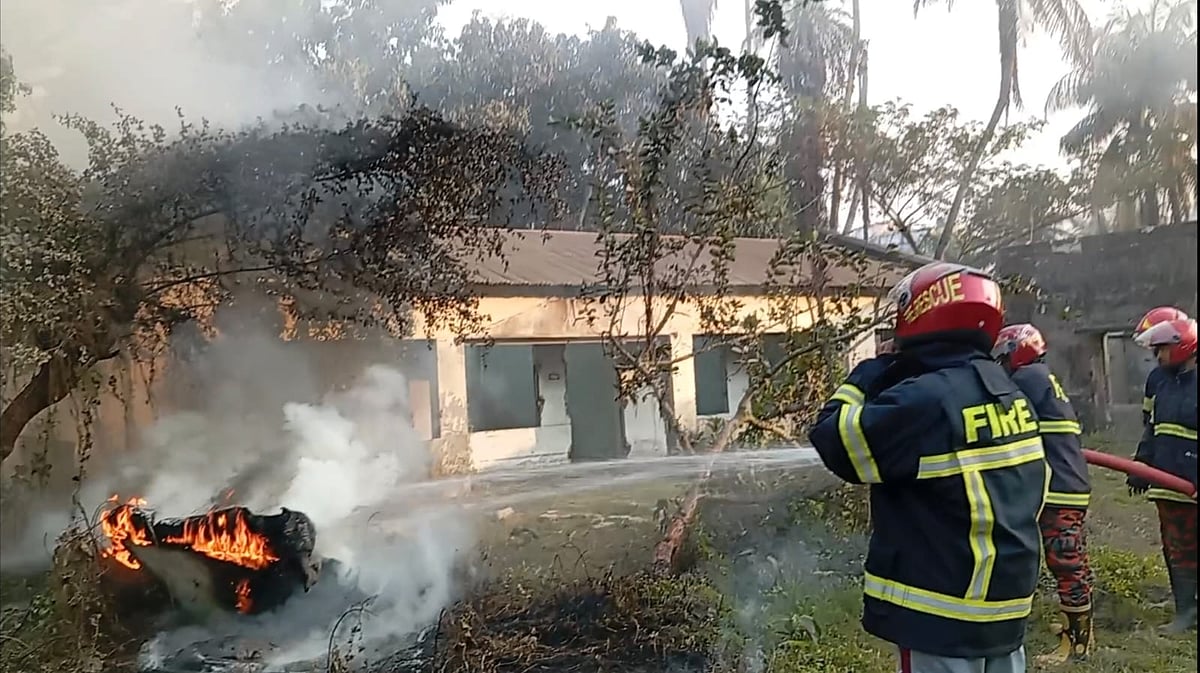 বাগেরহাটে স্বতন্ত্র প্রার্থীর প্রস্তাবিত হাসপাতালের জায়গায় আগুন