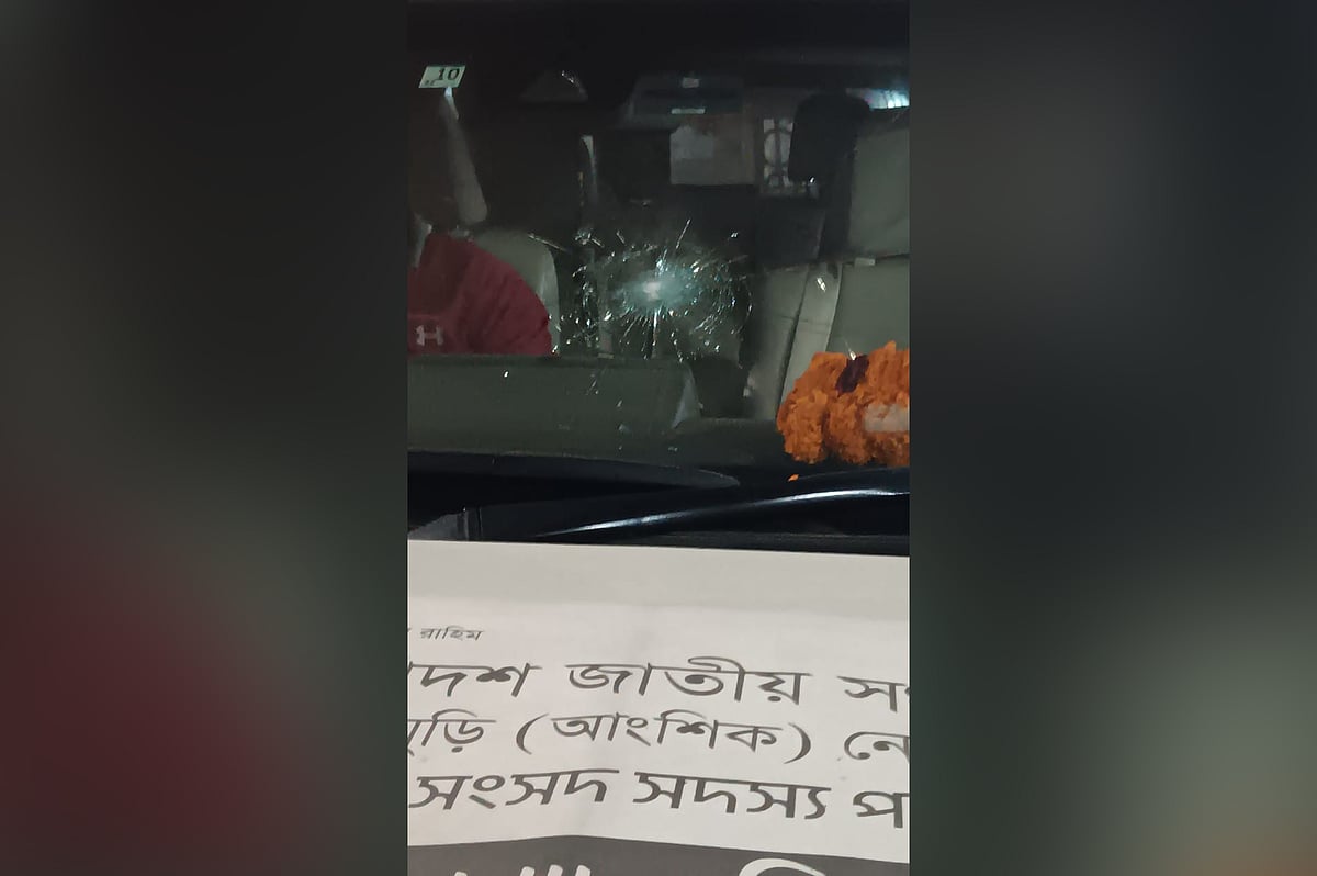 বিএনপির ‘বিদ্রোহী’ প্রার্থীর গাড়িতে গুলির অভিযোগ