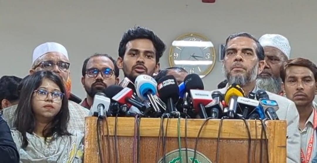 একটি দলের প্রার্থীকে শোকজ করলে পরের দিন অফিসার উইথড্র হচ্ছেন: আসিফ মাহমুদ