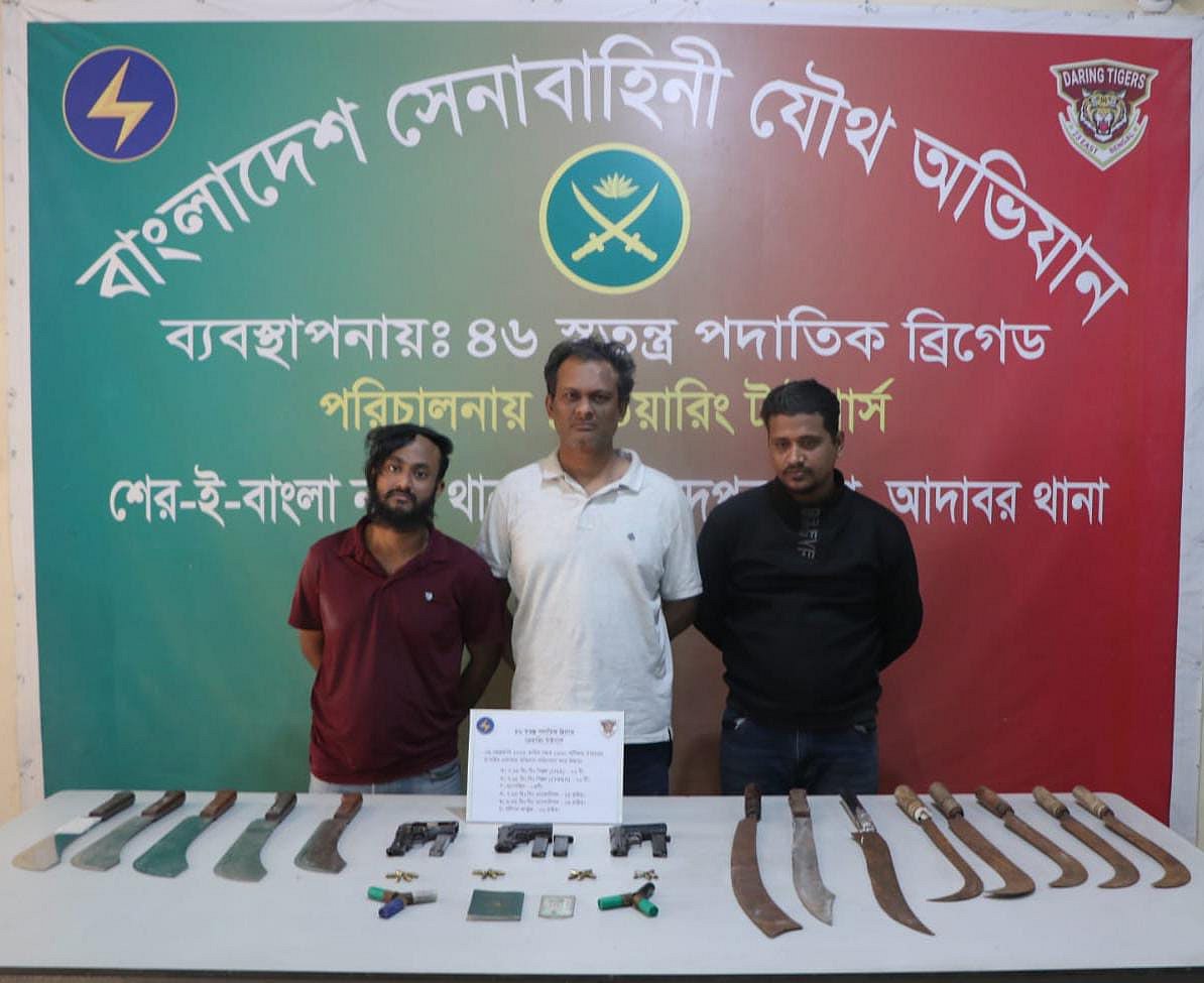 ভোটের দুই দিন আগে সাভারে সেনা অভিযানে পিস্তল-গোলাবারুদসহ তিনজন গ্রেপ্তার