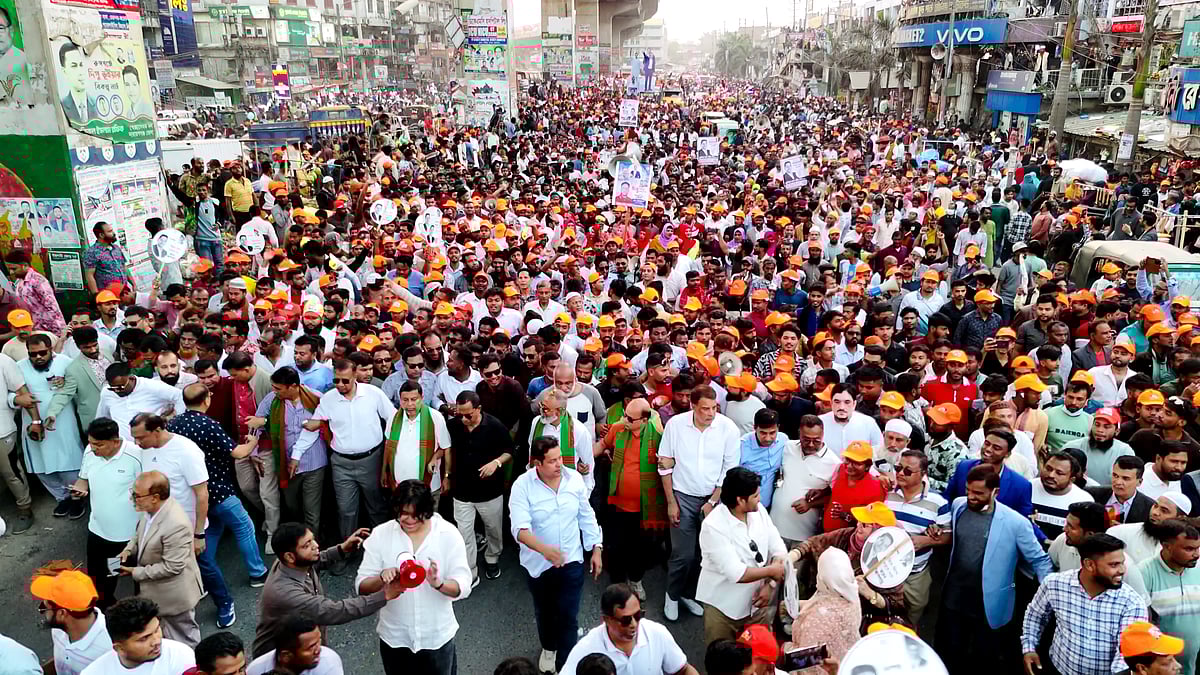 ‘ভোট না, আমাগো এলাকায় উৎসব নিয়া আইছে দিপু’