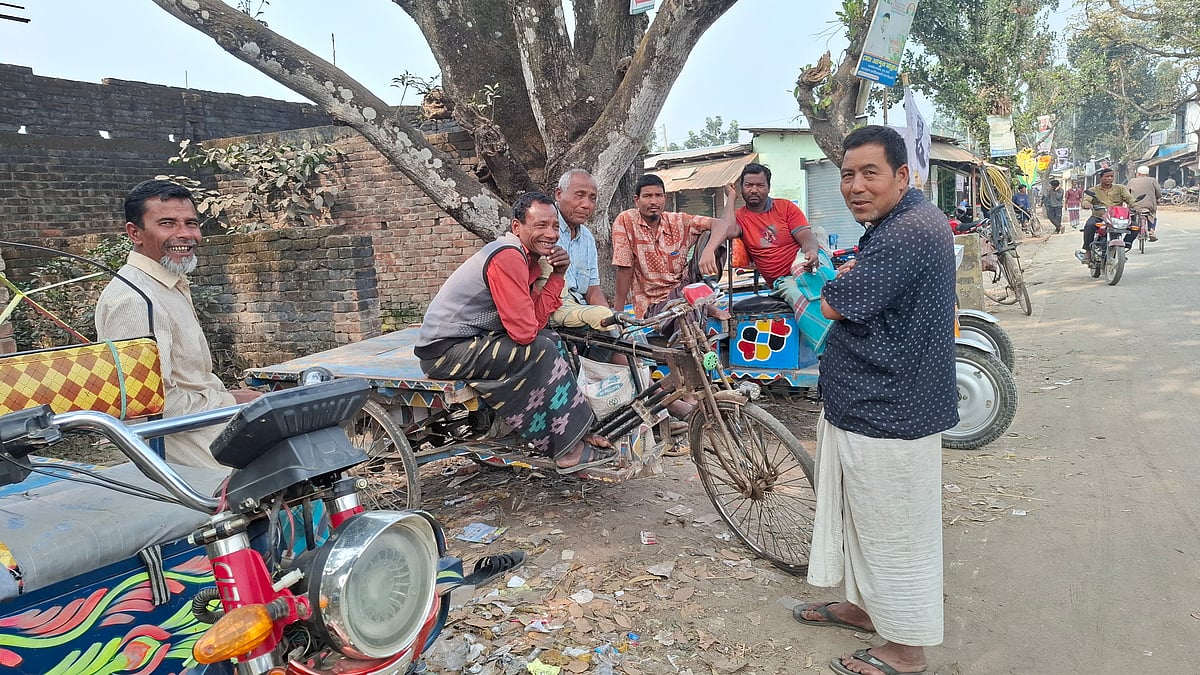 ভয়ে সংখ্যালঘুরা, নিরাপত্তার ‘দায়িত্ব নিয়েছেন’ বিএনপি ও জামায়াত প্রার্থী