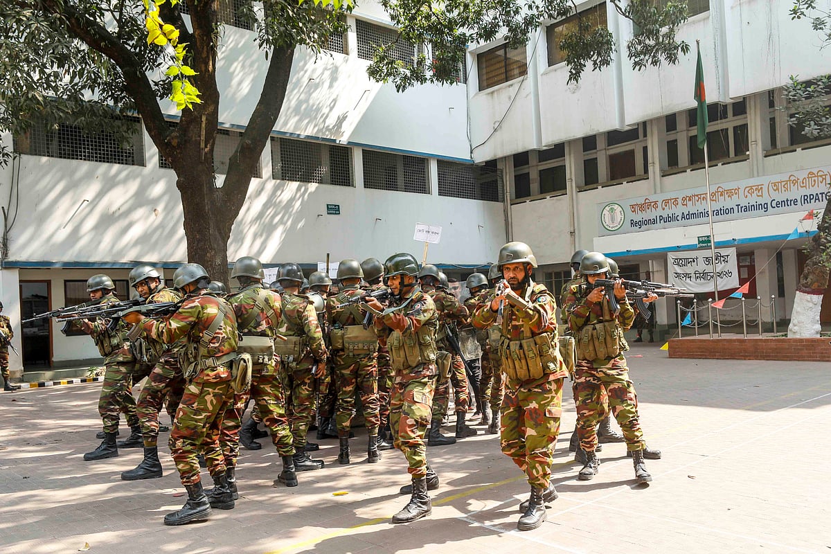 চট্টগ্রামে নির্বাচনের প্রস্তুতি, সেনাসদস্যদের মহড়া
