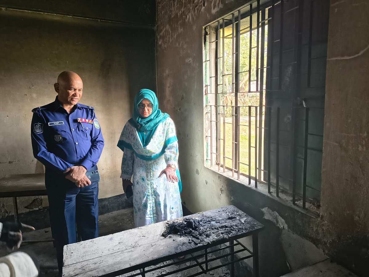 নেত্রকোনার ৫টি ভোটকেন্দ্রে আগুন, ভোট গ্রহণে সমস্যা হবে না বলছে প্রশাসন