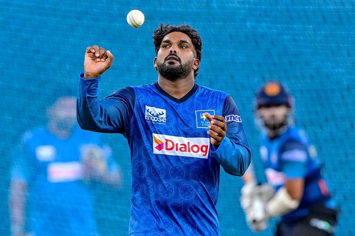 বিশ্বকাপ থেকে ছিটকে গেলেন হাসারাঙ্গা