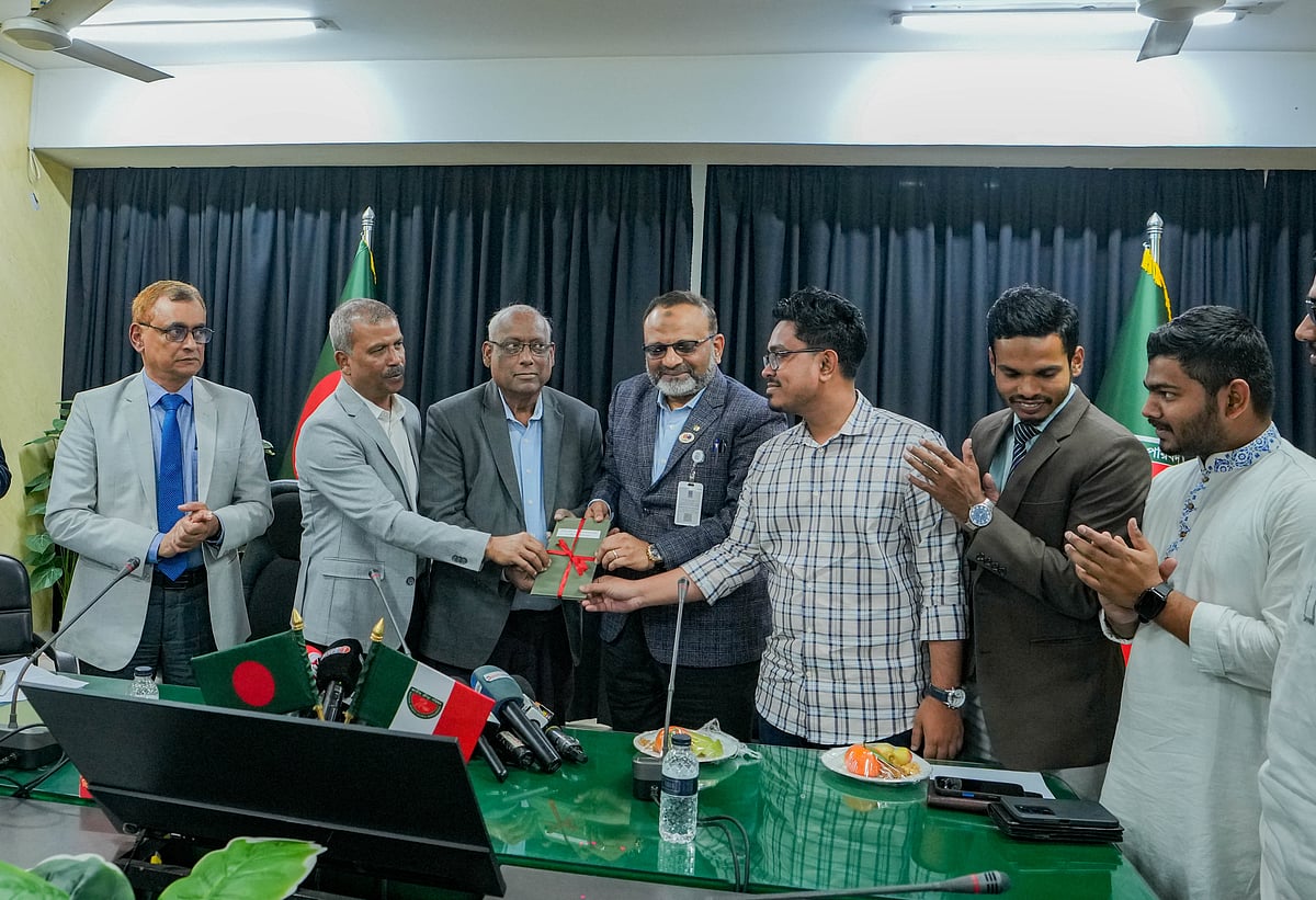 ঢাকা বিশ্ববিদ্যালয়কে ২ কোটি টাকা দিল বিসিবি