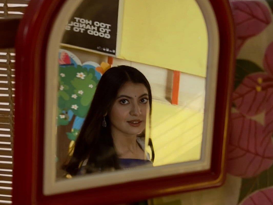 ‘দিশাহারা কেমন বোকা মনটা রে’