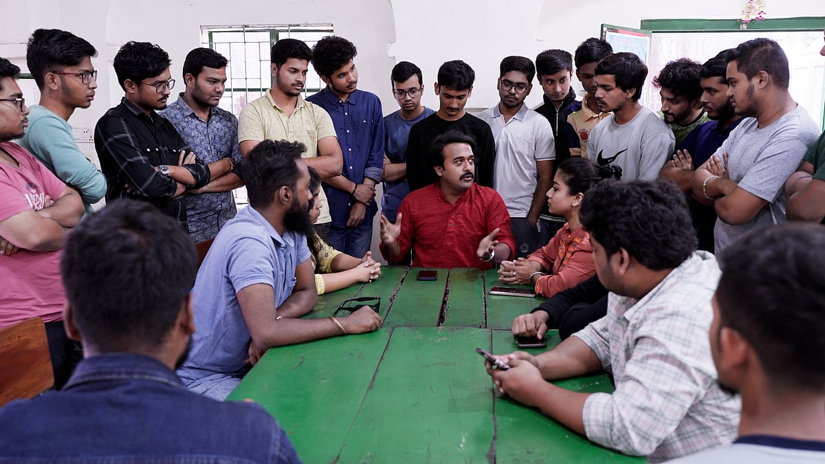 গণরুম, ছাত্ররাজনীতি আর স্বপ্ন ভাঙার গল্পে ‘দ্য ইউনিভার্সিটি অব চানখাঁরপুল’