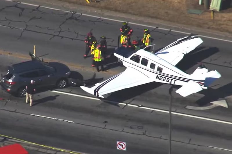 উড্ডয়নের পরপরই মহাসড়কে আছড়ে পড়ল যুক্তরাষ্ট্রের প্রশিক্ষণ বিমান