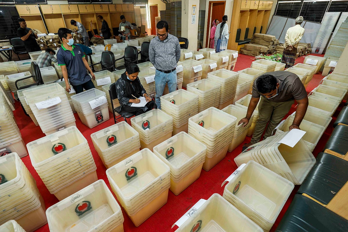 সহকারী রিটার্নিং কর্মকর্তাদের কার্যালয়ে পৌঁছাল ব্যালট পেপার, সব প্রস্তুতি সম্পন্ন