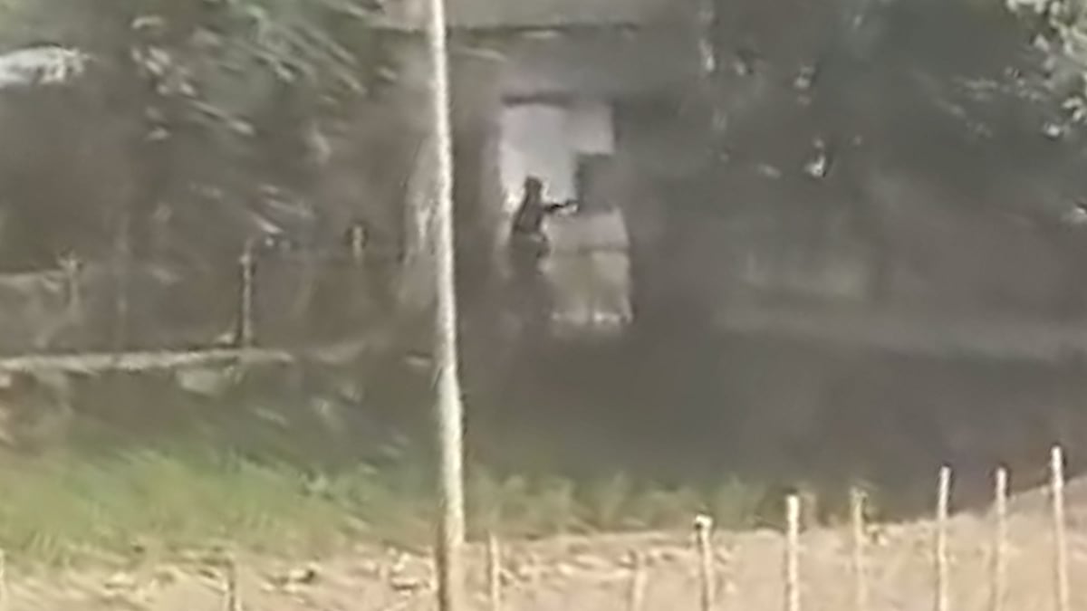 ভোটের এক দিন আগে চট্টগ্রামের প্রবাসী বিএনপি কর্মীর বাড়িতে গুলি