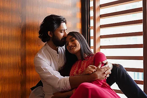 অনেক সময় চুপচাপ পাশে থাকাটাই সবচেয়ে বড় সহায়তা