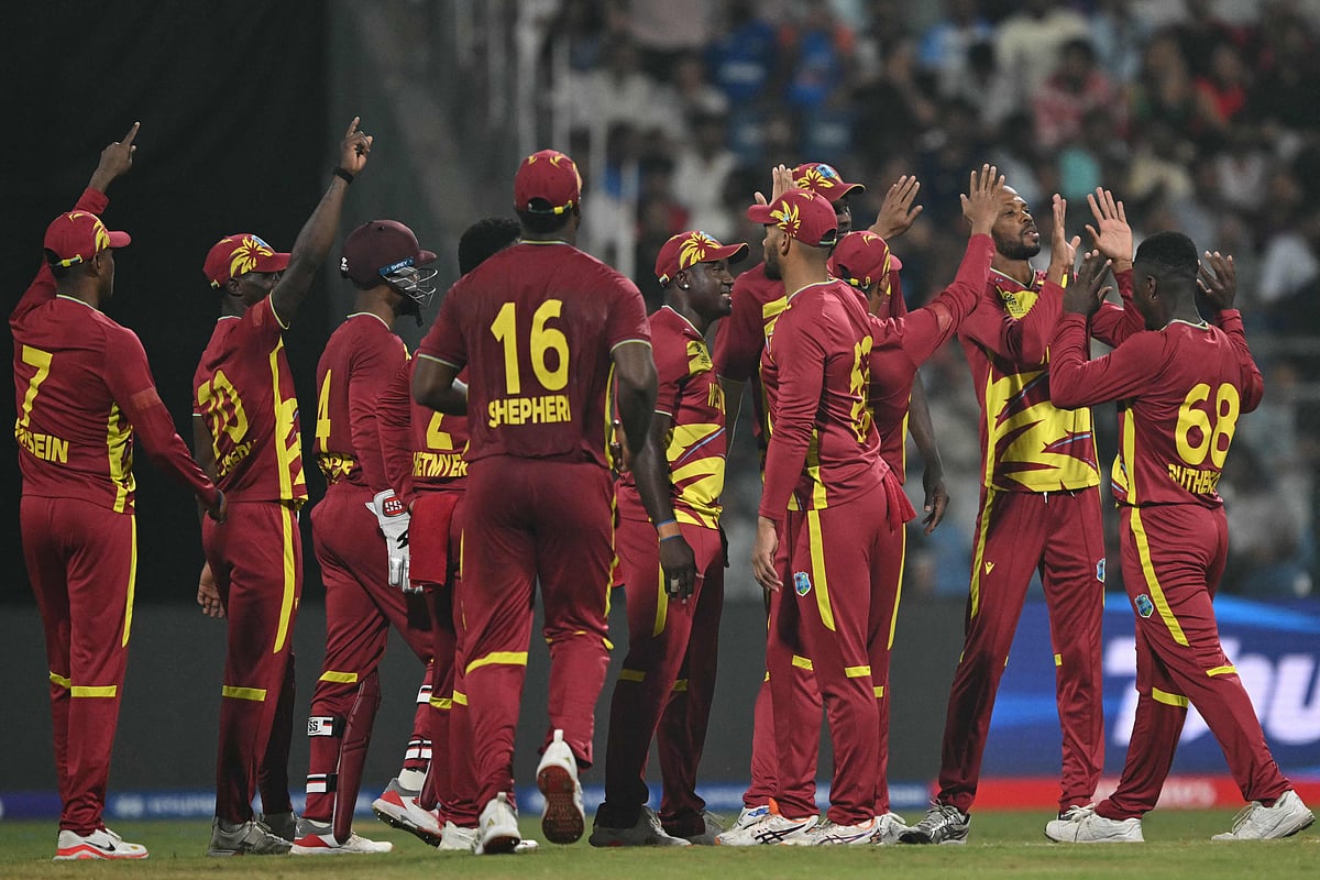 ইংল্যান্ডকে ৩০ রানে হারিয়ে ওয়েস্ট ইন্ডিজের দুইয়ে দুই