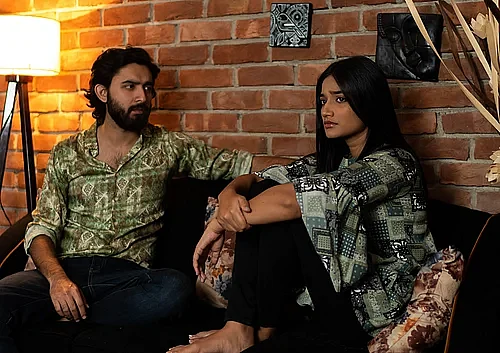 মিথ্যা শুধু বিশ্বাস ভাঙে না, সম্পর্কের ভেতরে অদৃশ্য দূরত্ব তৈরি করে