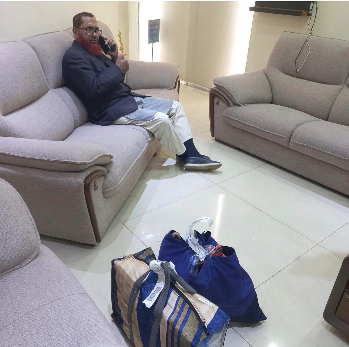 বিমানবন্দরে আটক জামায়াত নেতার কাছে ছিল ৭৪ লাখ টাকা: পুলিশ