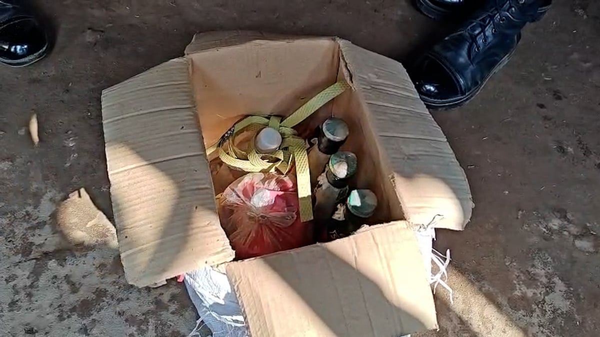 দোকানের সামনে রহস্যময় বস্তা, ভেতরে মিলল ককটেল ও দাহ্য পদার্থ