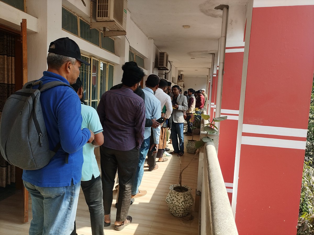 সাতক্ষীরায় সাংবাদিকদের নির্বাচনী পর্যবেক্ষক কার্ড বিতরণে অনিয়মের অভিযোগ