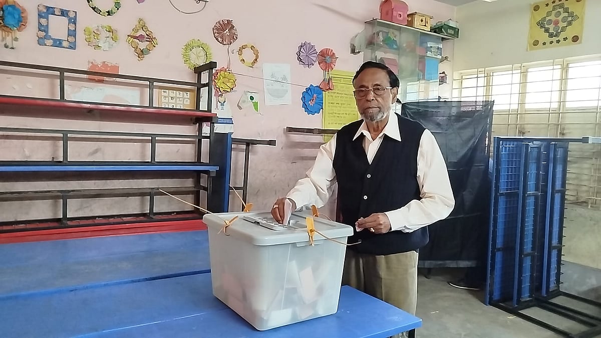 চন্দনাইশে টাকা বিতরণের অভিযোগ অলি আহমদের