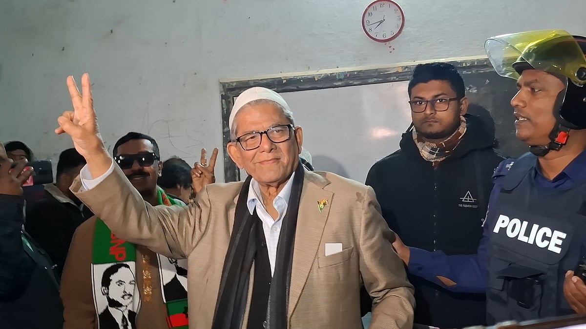 বাংলাদেশে গণতন্ত্রের যাত্রা নতুন করে শুরু হলো: ভোট দিয়ে মির্জা ফখরুল