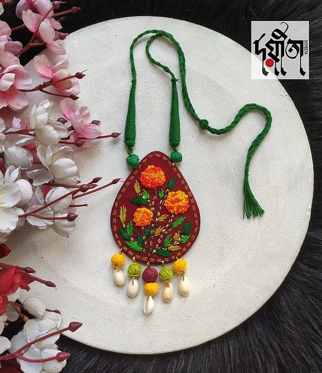 বাসন্তী আমেজের বুননের গয়না খুব মানাবে যেকোনো আউটফিটের সঙ্গে