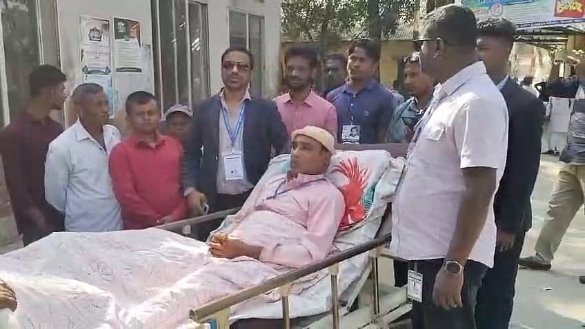 চিকিৎসকের অনুমতিতে বেডসহ কেন্দ্রে এসে ভোট