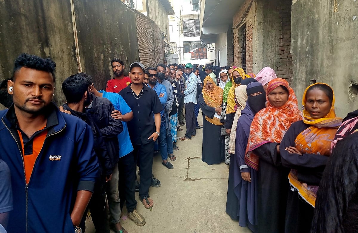 কক্সবাজারে ভোটকেন্দ্রে উৎসব