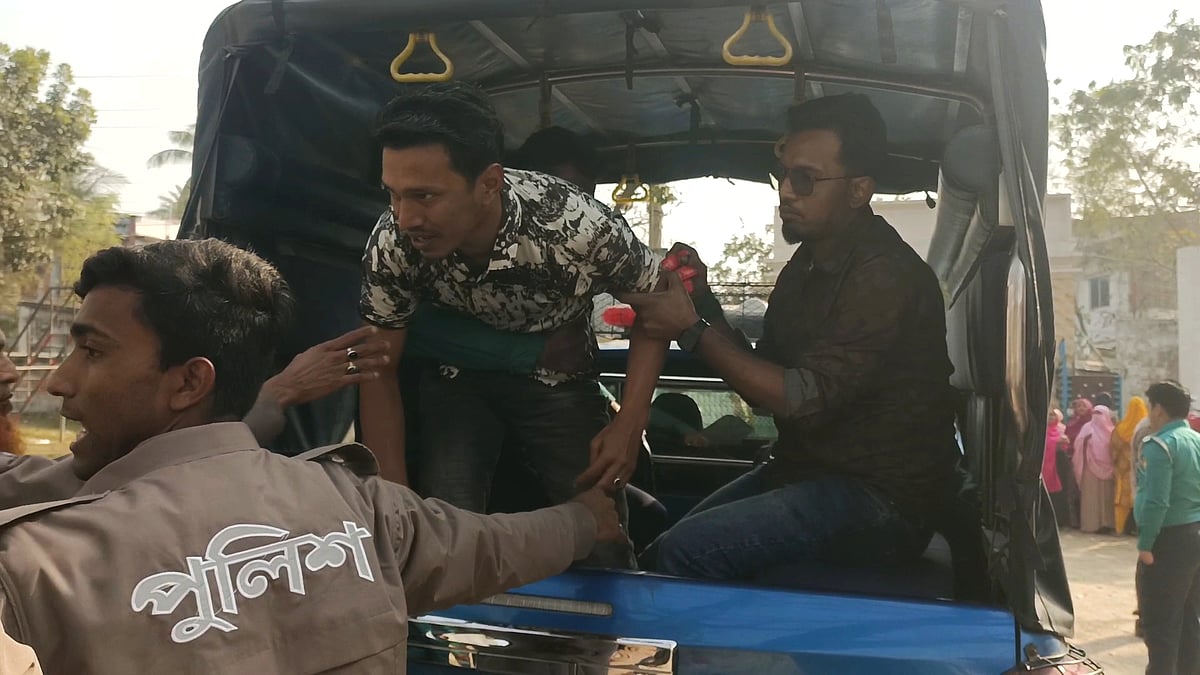 ভোটে নানা অনিয়মের অভিযোগে সারা দেশে আটক অন্তত ৩৪