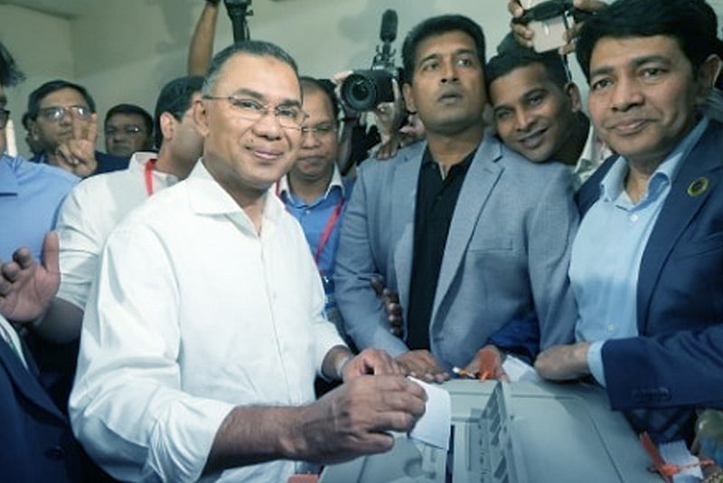 গুলশান মডেল স্কুল অ্যান্ড কলেজ কেন্দ্রে ভোট দিলেন তারেক রহমান