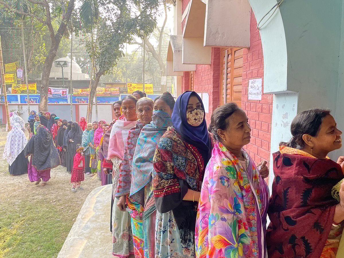 সারা দেশে কোথাও ভোটারদের লম্বা লাইন, কোথাও ধীর উপস্থিতি