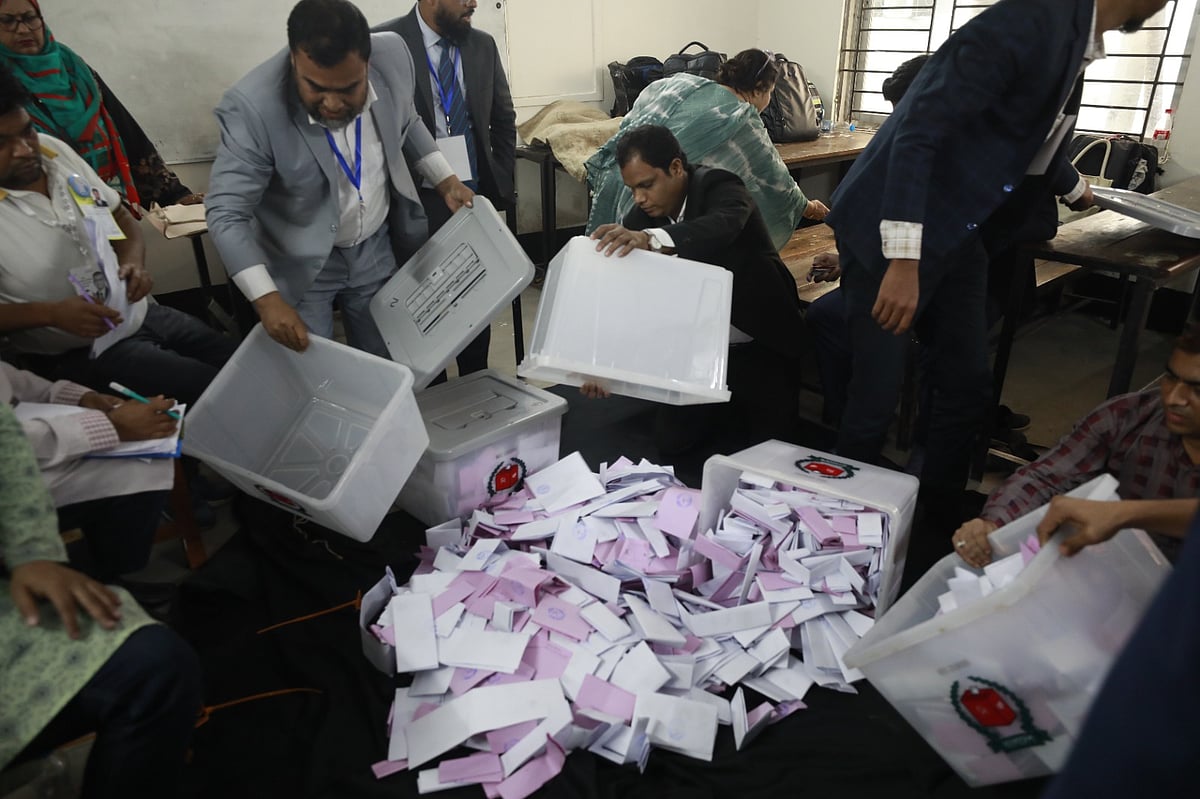 ভোট গণনা শুরু, নির্বাচন ও গণভোট সুষ্ঠু হওয়ায় জাতির প্রতি কৃতজ্ঞতা প্রধান উপদেষ্টার