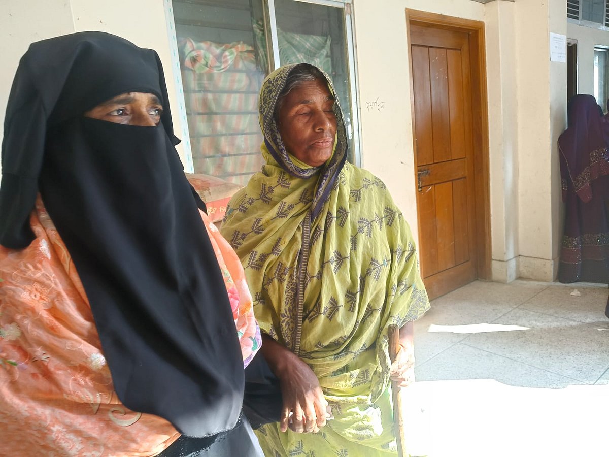 ৬০ বছর বয়সী দৃষ্টিপ্রতিবন্ধী জুলেখা ভোট দিলেন