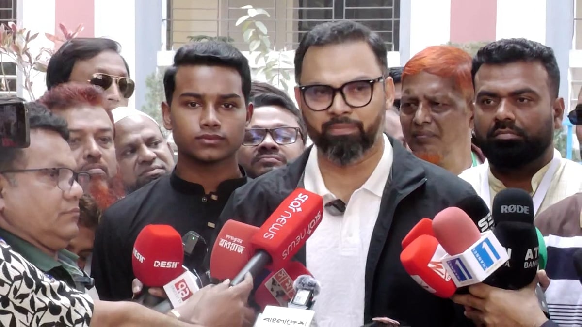 ভোট দিয়ে জামায়াতের অনিয়ম নিয়ে কথা বললেন বিএনপি প্রার্থী আমিনুল হক