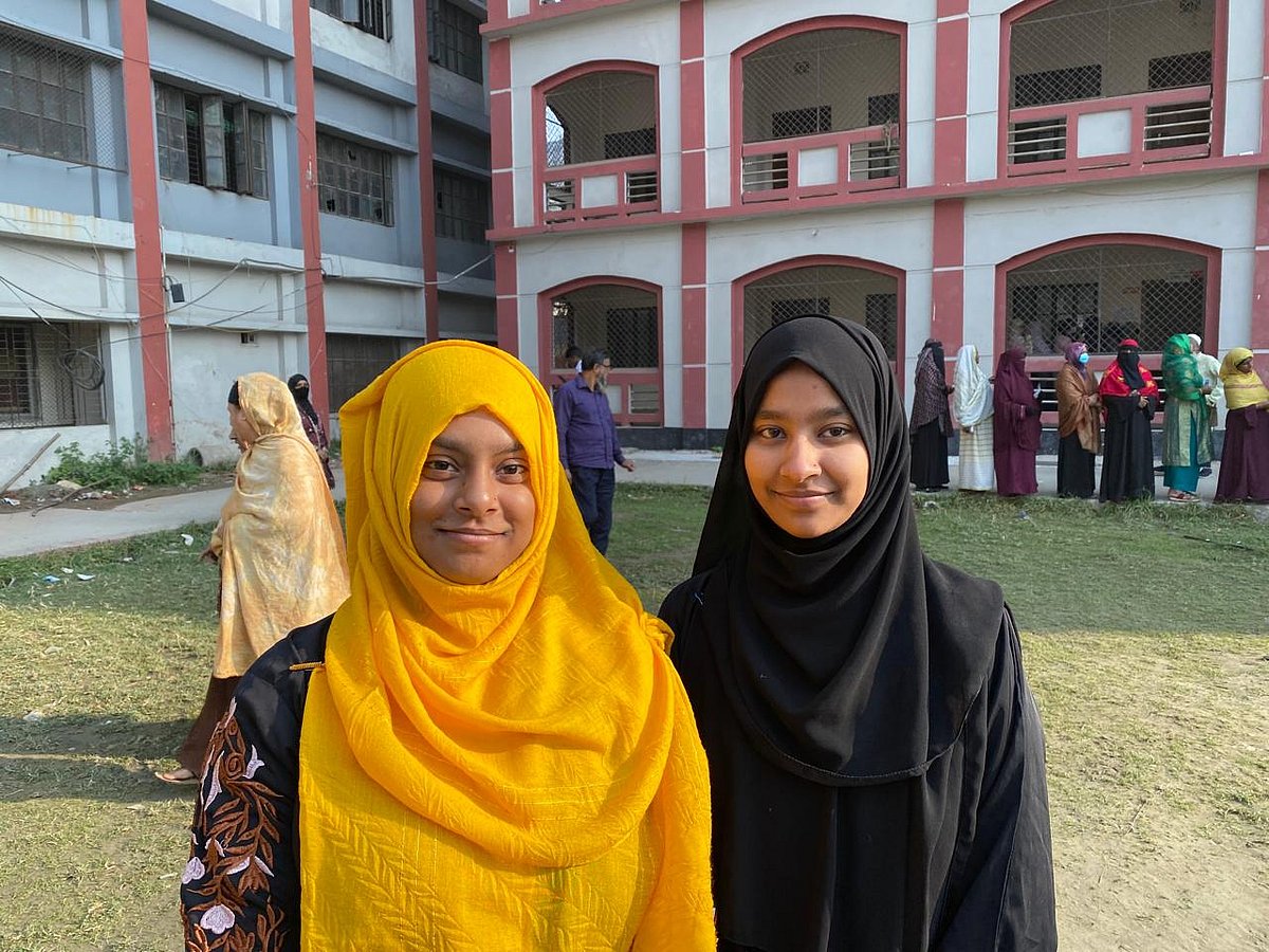 'প্রথমবার ভোট দিতে এসেছি, 
খুব ভালো লাগছে'