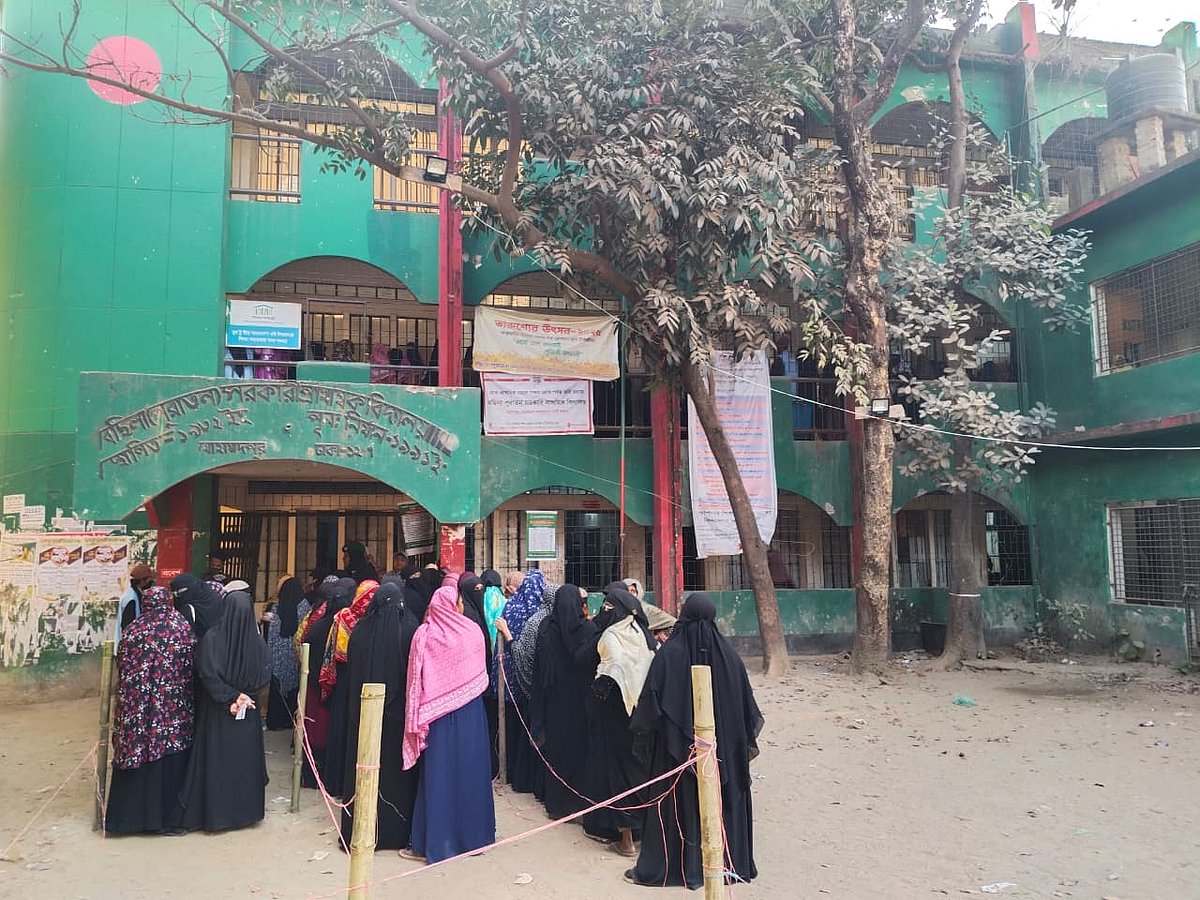 ঢাকার এক কেন্দ্রে সাড়ে ৫টা পর্যন্ত নেওয়া হলো ভোট