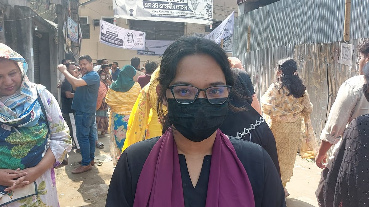 কেন্দ্রে আসার আগে ভয় ছিল, এসে দেখলাম শান্তিপূর্ণ পরিবেশ: জীবনের প্রথম ভোট দিয়ে বললেন সানাইয়া