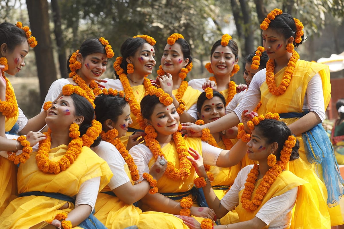 চট্টগ্রামে বসন্ত উৎসবের রঙিন দিন