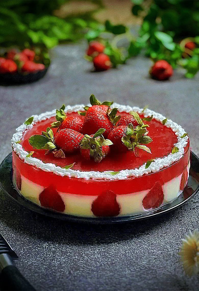 ভ্যালেন্টাইন ডিনারে আকর্ষণ বাড়াবে স্ট্রবেরি-মিল্ক জেলো কেক