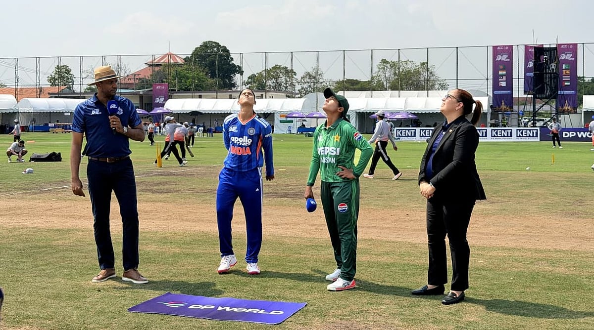 ভারত ও পাকিস্তানের মেয়েরাও হাত মেলাননি আজ