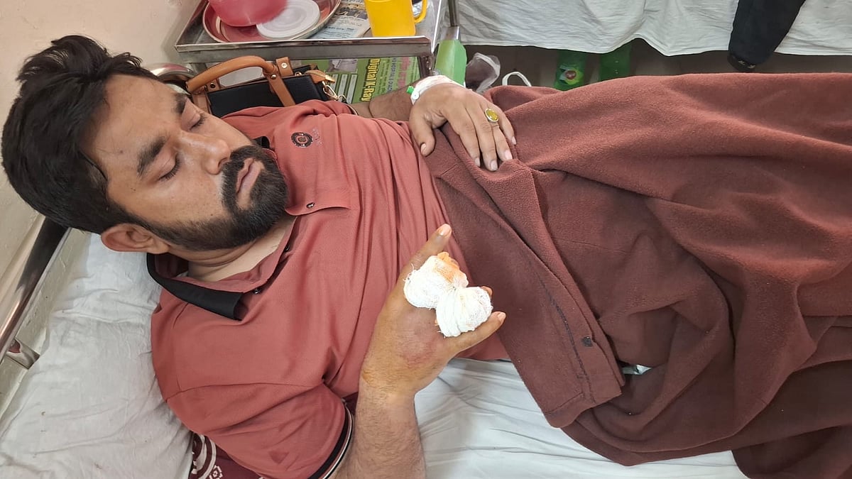 ‘বিদ্রোহী’ প্রার্থীর সমর্থককে মারধর করে হামলাকারীরা বলল, ‘তোকে জানে মেরে ফেলব’