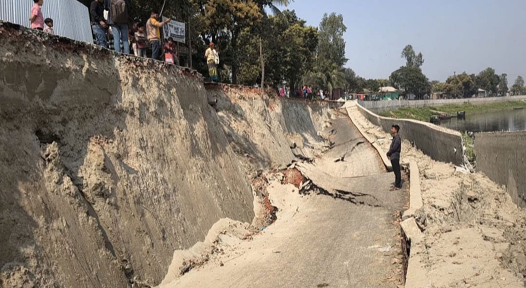 গাজীপুরে উদ্বোধনের আগেই ধসে পড়ল সড়ক