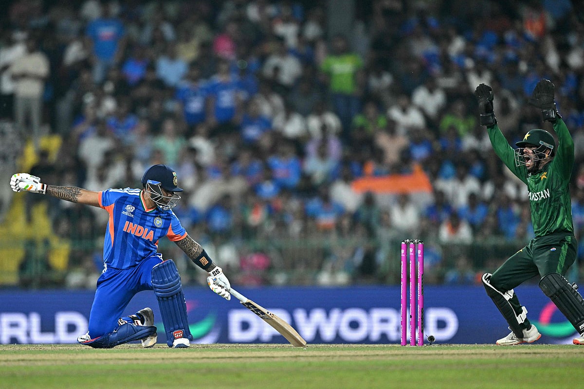 ৬ স্পিনারে রেকর্ড পাকিস্তানের