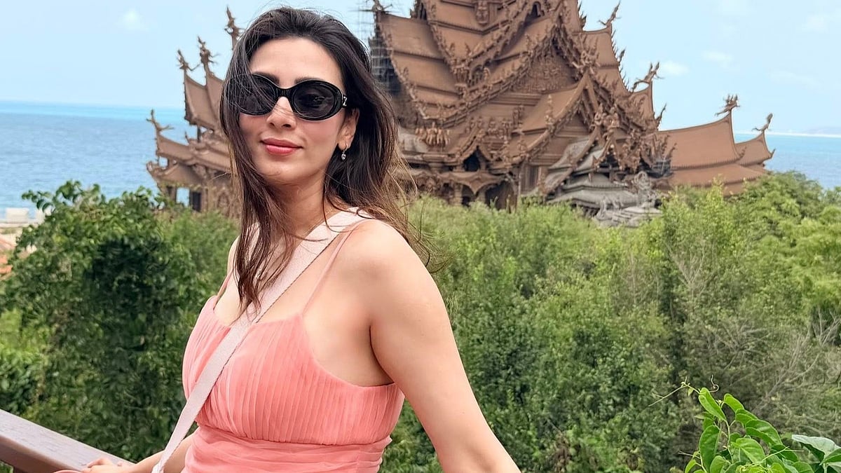 ব্যাংককে মিম, রইল ১০টি ছবি